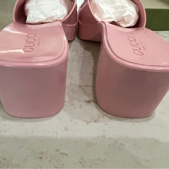 Brand New Pink Gucci woman’s slide sandal with logo rubber - Picture 4 of 8